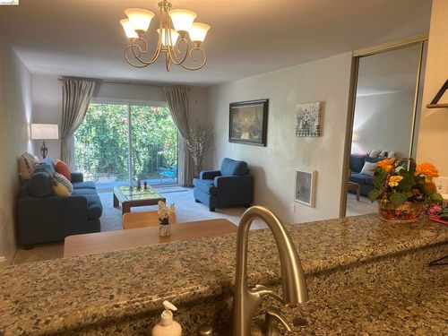 204-625 El Dorado Ave, Oakland, CA, 94611-5075 | Card Image