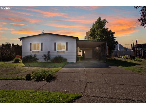 231 Creswood Dr, Creswell, OR, 97426-9680 | Card Image