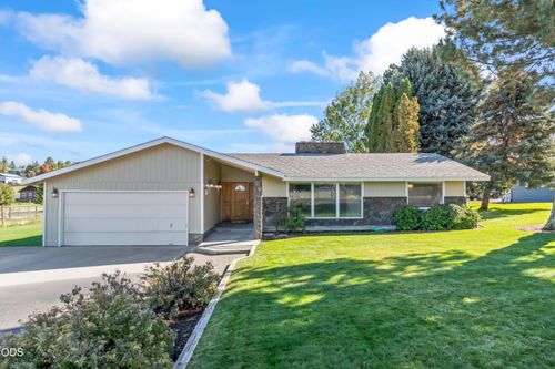 965 Ne Brown Drive, Madras, OR, 97741 | Card Image