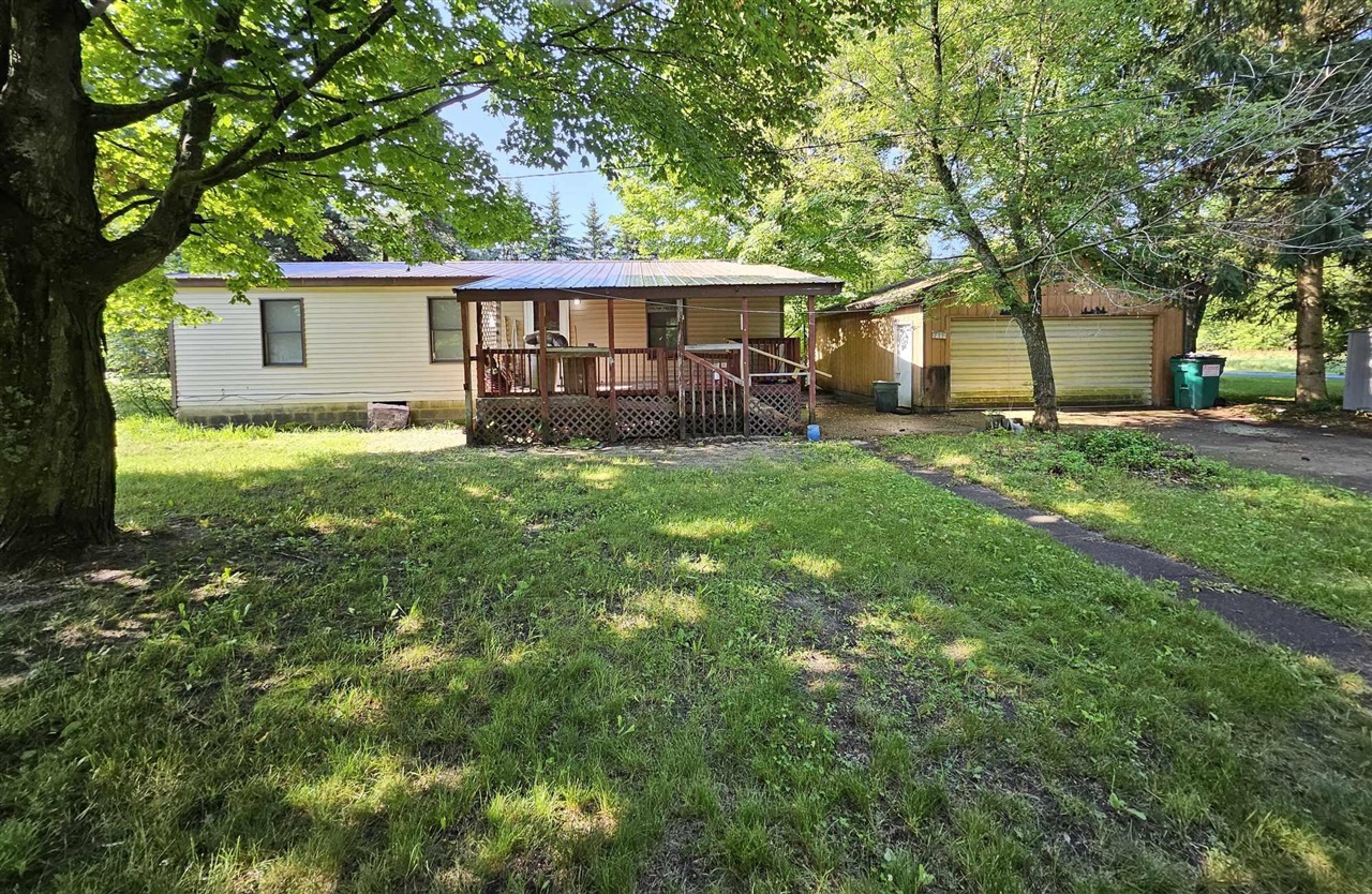 Pine St, Luther, MI 49656