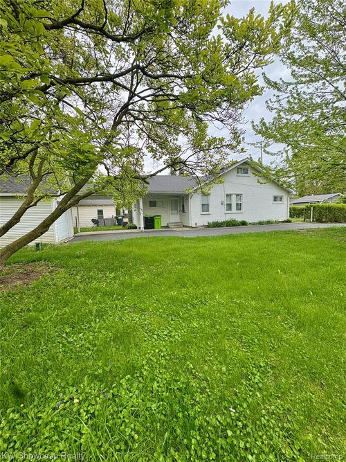 215 Endwell St, Novi, MI, 48377-2049 | Card Image