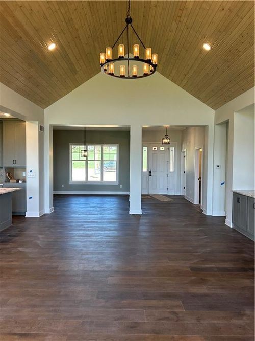 2017 Vilas St, Leavenworth, KS, 66048-4031 | Card Image