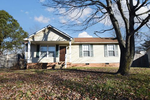 687 Debbie Dr, Clarksville, TN, 37042-3925 | Card Image