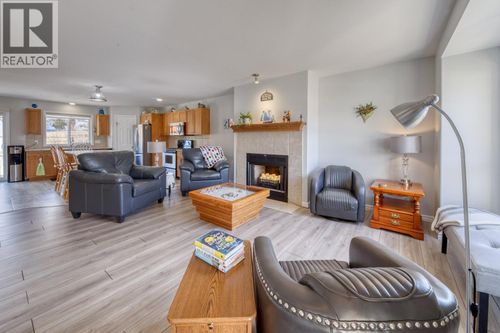 4887 Glen Eagle Dr, Fairmont Hot Springs, BC, V0B1L1 | Card Image