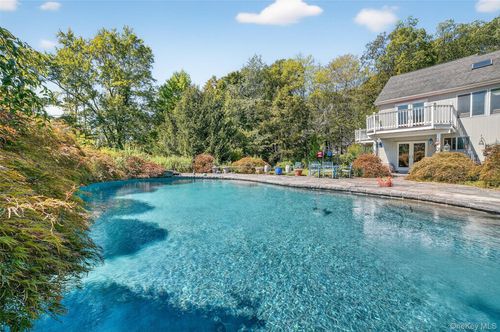 986 Cliff Ave, Yorktown Heights, NY, 10598-6030 | Card Image