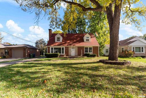 1115 N 4th St, Clinton, IA, 52732-5235 | Card Image