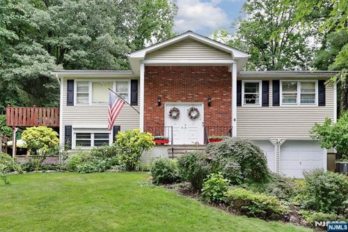 6 Cooper Dr, Wanaque, NJ, 07465-1007 | Card Image