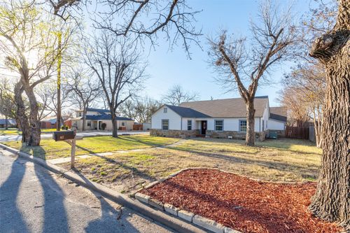 417 Breckenridge St, Albany, TX, 76430-2754 | Card Image