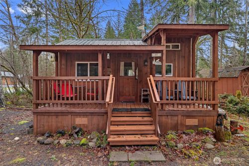 155 Nisqually Way, Ashford, WA, 98304-9766 | Card Image