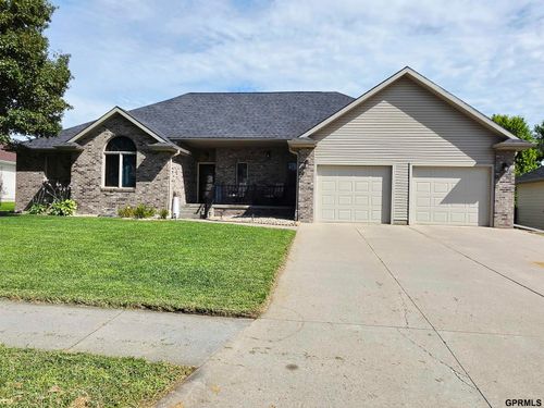 610 Leisure Ln, Hastings, NE, 68901-2564 | Card Image