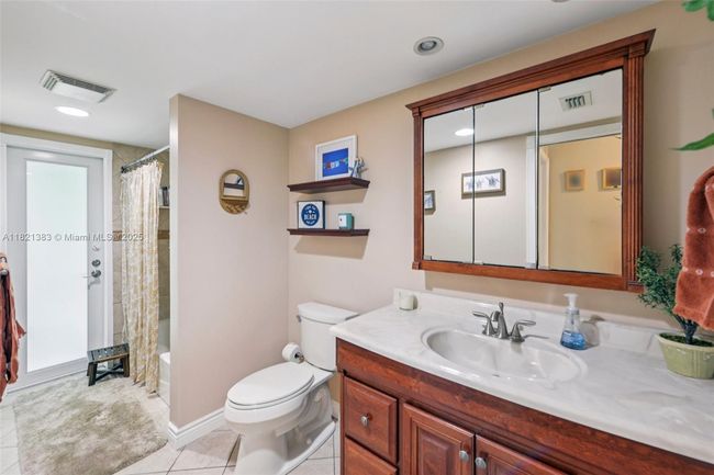 1321 Nw 75 Th Ter, House other with 3 bedrooms, 2 bathrooms and null parking in Plantation FL | Image 15