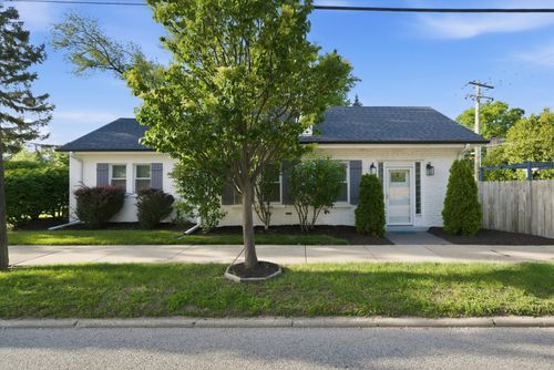 201 Dover Ave, La Grange, IL, 60526-1702 | Card Image