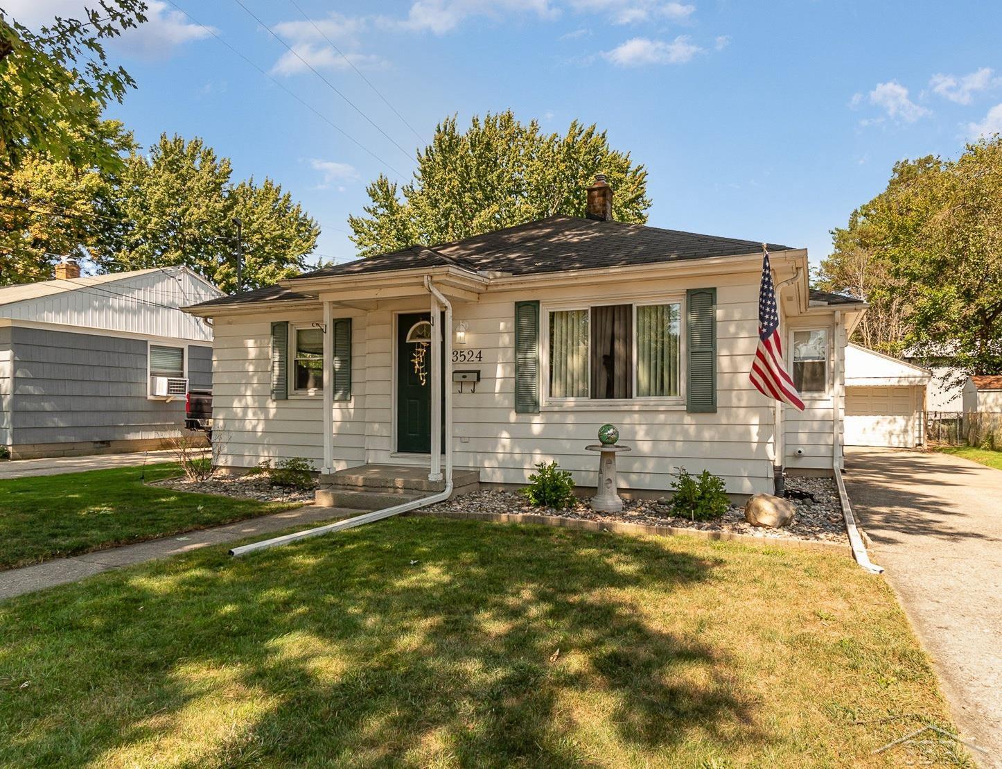 Graebner Ln, Saginaw, MI 48602
