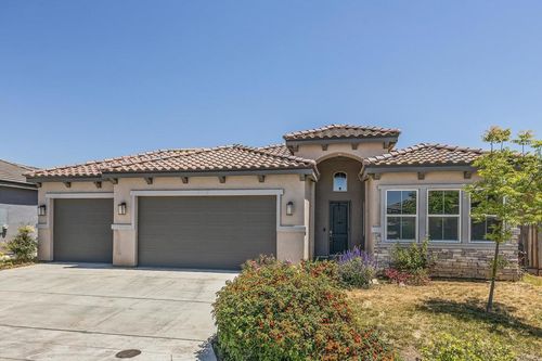 885 Rubicon Ave, Madera, CA, 93637-8882 | Card Image