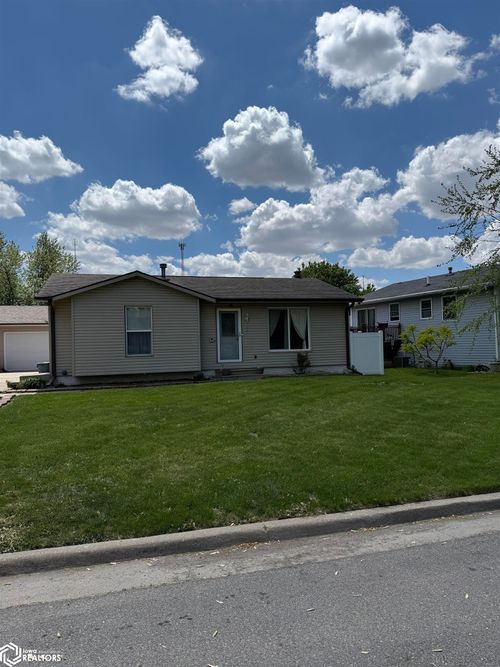 1208 Rolling Meadows Rd, Marshalltown, IA, 50158-4657 | Card Image