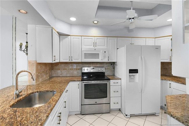 APT-1604 - 9900 S Ocean Dr, Condo with 2 bedrooms, 2 bathrooms and null parking in Jensen Beach FL | Image 9