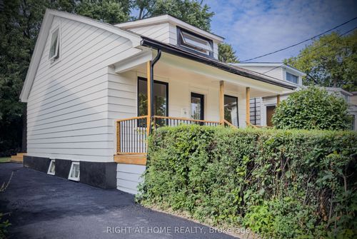 32 Brenton St, East York, ON, M4B1C9 | Card Image