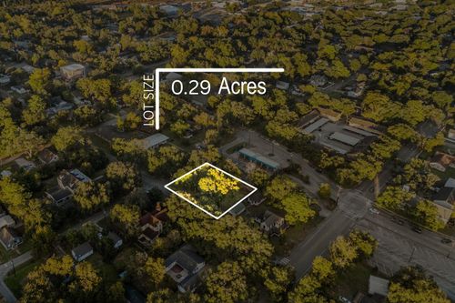 405 W Lang St, Alvin, TX, 77511-2244 | Card Image