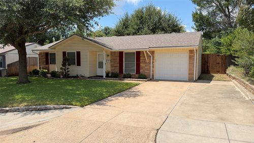 1207 Aransas Dr, Euless, TX, 76039-2641 | Card Image