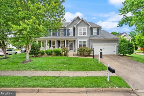 8402 Sparkling Water Ct, GAINESVILLE, VA, 20155-3876 | Card Image
