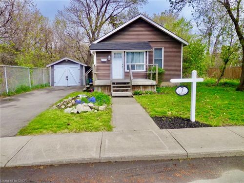 7 North Park Avenue, Hamilton, ON, L8M7G7 | Card Image