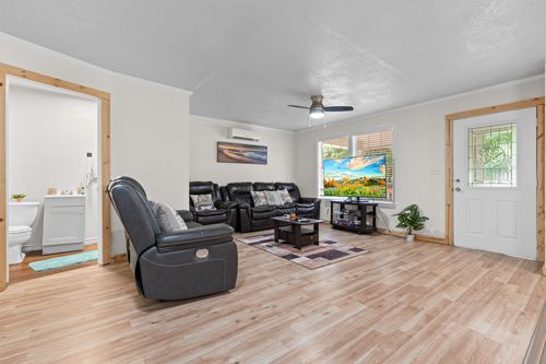 105 E North St, Itasca, TX, 76055-2128 | Card Image