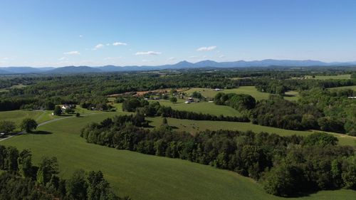 2556 Rock Cliff Rd, Bedford, VA, 24523-4589 | Card Image