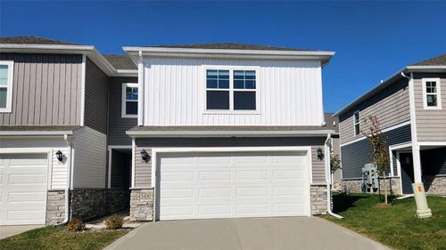 560 N Kimberlite St, Tiffin, IA, 52340-9261 | Card Image