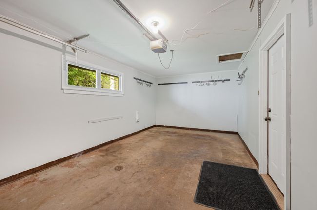 Attached garage | Image 35