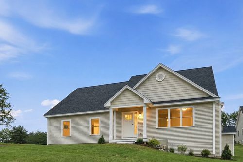 10 Juliana Ave, Nashua, NH, 03064-1669 | Card Image