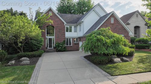 1364 Kentfield Dr, Rochester, MI, 48307-6047 | Card Image
