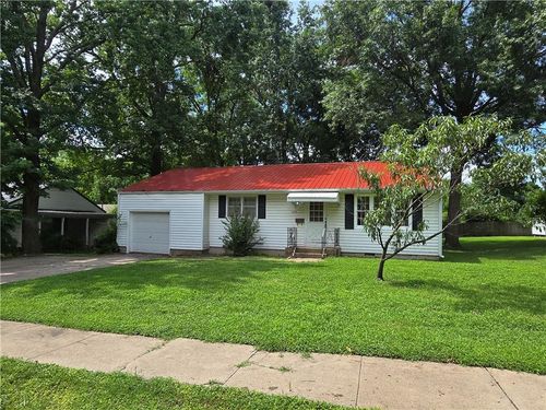 606 S Windsor St, Windsor, MO, 65360-1856 | Card Image