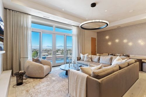 1920 E Rodeo Walk Dr, Holladay, UT, 84117-6062 | Card Image