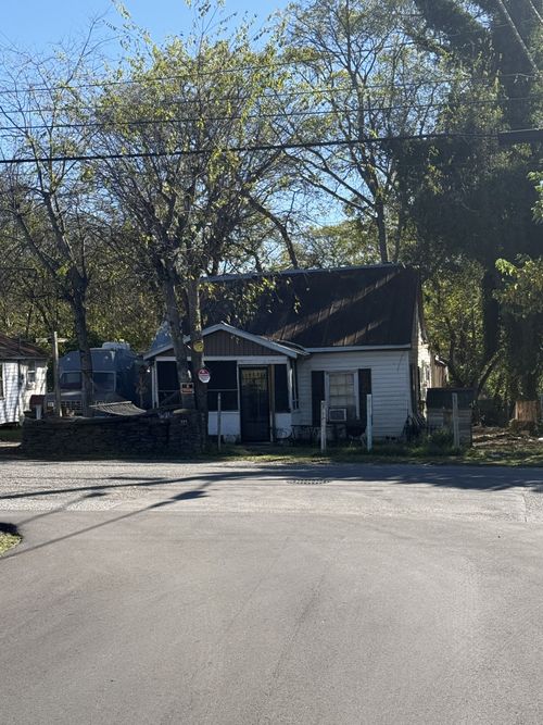 673 Blythe Ave, Gallatin, TN, 37066-2284 | Card Image