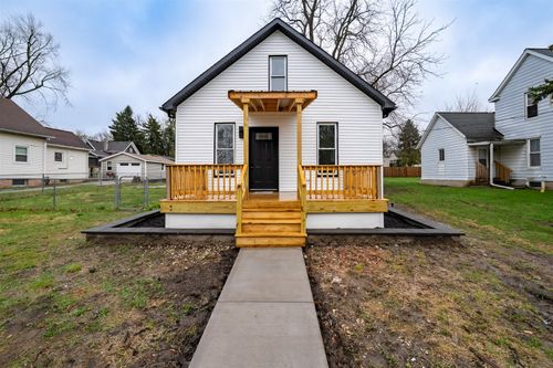 1022 W Taylor St, Bloomington, IL, 61701-4915 | Card Image