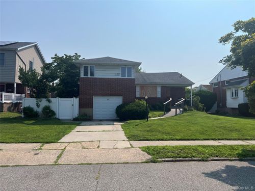 5 Winding Rd, Massapequa, NY, 11758-3253 | Card Image