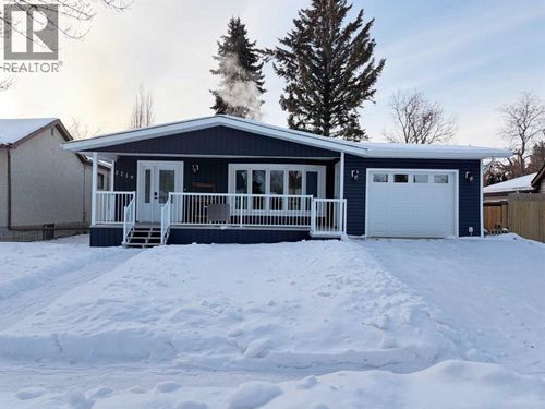 5719 50a Avenue, Stettler, AB, T0C2L2 | Card Image