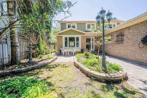 27 Drumern Cres, Richmond Hill, ON, L4C5H9 | Card Image