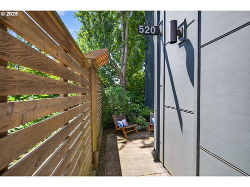 520 Ne Sacramento St, Portland, OR, 97212-3832 | Card Image