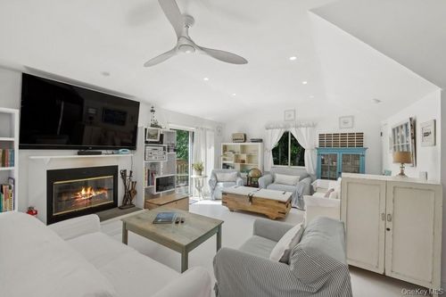 161 Monroe Dr, Montauk, NY, 11954-5005 | Card Image