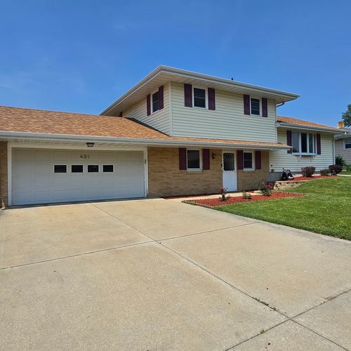 421 1st St, STILLMAN VALLEY, IL, 61084-8904 | Card Image