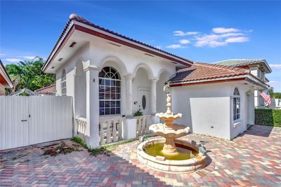 15479 Sw 32nd Ter, House other with 4 bedrooms, 3 bathrooms and null parking in Miami FL | Image 2