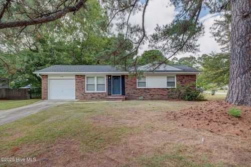 709 Dennis Rd, Jacksonville, NC, 28546-4676 | Card Image