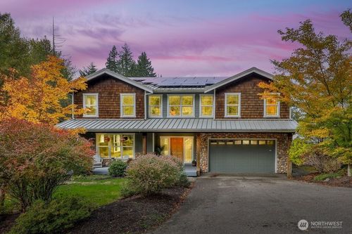 16426 Cedar Falls Rd Se, North Bend, WA, 98045-9085 | Card Image