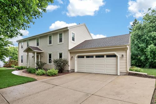 2070 S 103rd Court, West Allis, WI, 53227 | Card Image