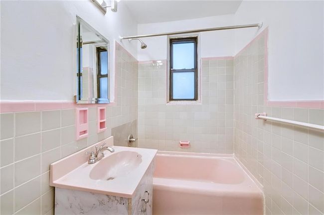 APT-4K - 100 Ocean Pkwy, Home with 1 bedrooms, 1 bathrooms and null parking in Brooklyn NY | Image 6