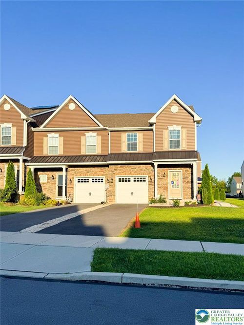 1391 Caspian St, Allentown, PA, 18104-8279 | Card Image