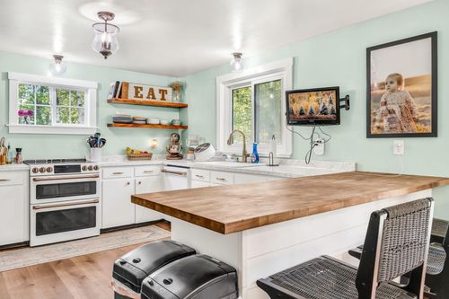 185 Liberty Road, Washington, ME, 04574 | Card Image