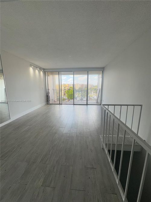 apt-507-9220 Fontainebleau Blvd, Miami, FL, 33172-4626 | Card Image