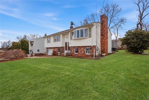 84 N View Ave, Cranston, RI, 02920-6214 | Card Image